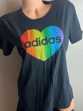 ADIDAS Rainbow Heart Short Sleeve Amplifier Tee Tshirt L